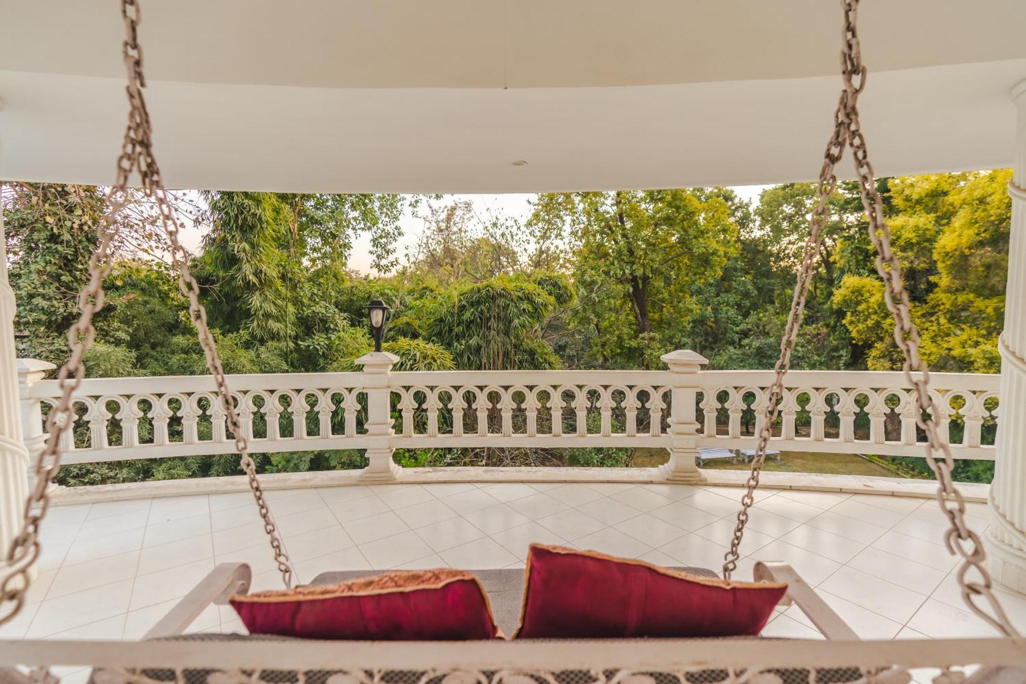 Hotel Saffron Leaf W567 Dehradun Zewnętrze zdjęcie