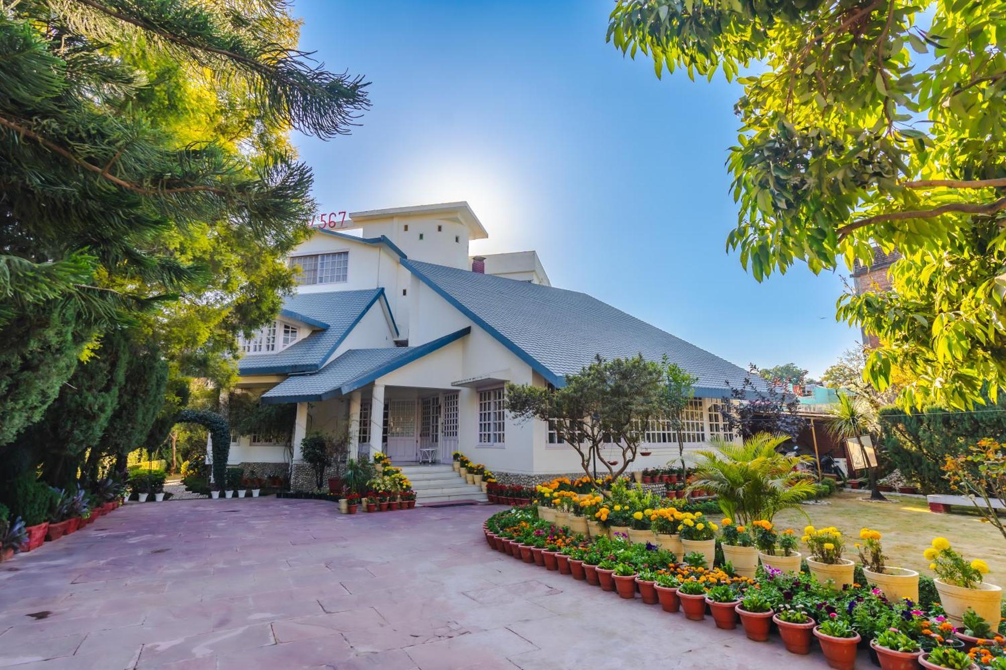 Hotel Saffron Leaf W567 Dehradun Zewnętrze zdjęcie